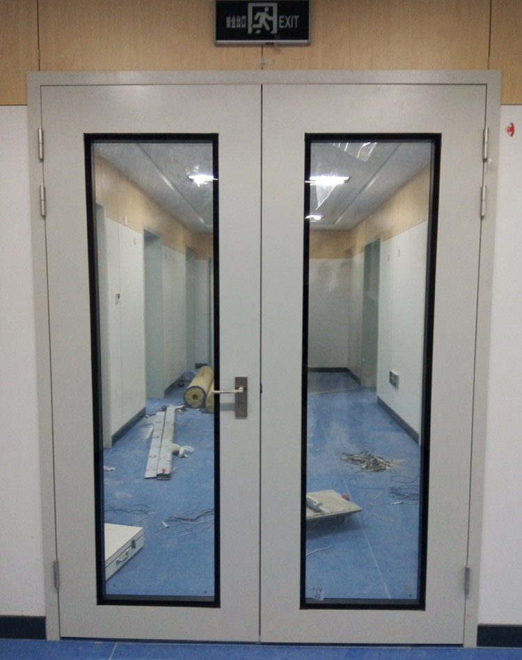 醫(yī)院樓道鋼制門.jpg 醫(yī)院樓道鋼制門.jpg